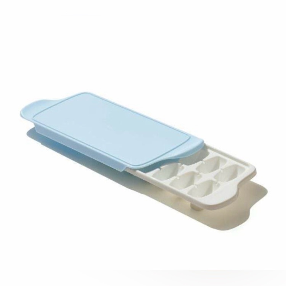 4 OXO GOOD GRIPS White Tray/ Blue Sliding Lid Ice Cube Trays/ Set of 4